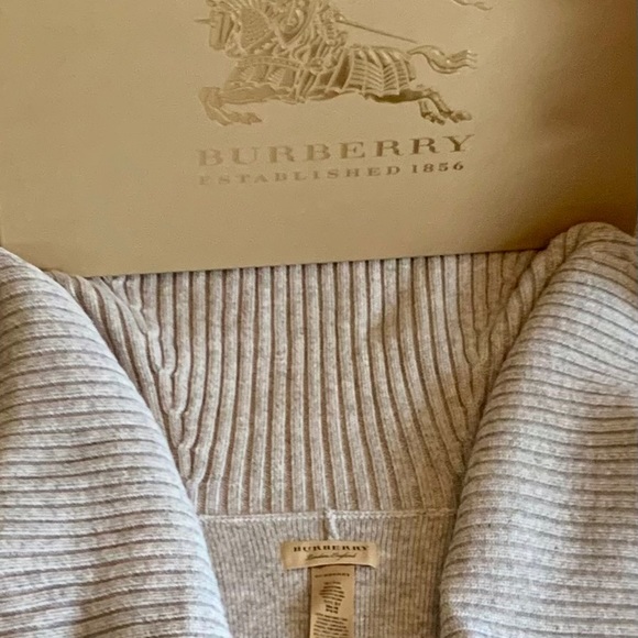 Burberry Cape - Picture 1 of 5